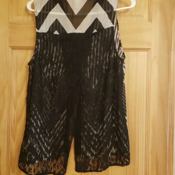 Top - Picture 2 of 4